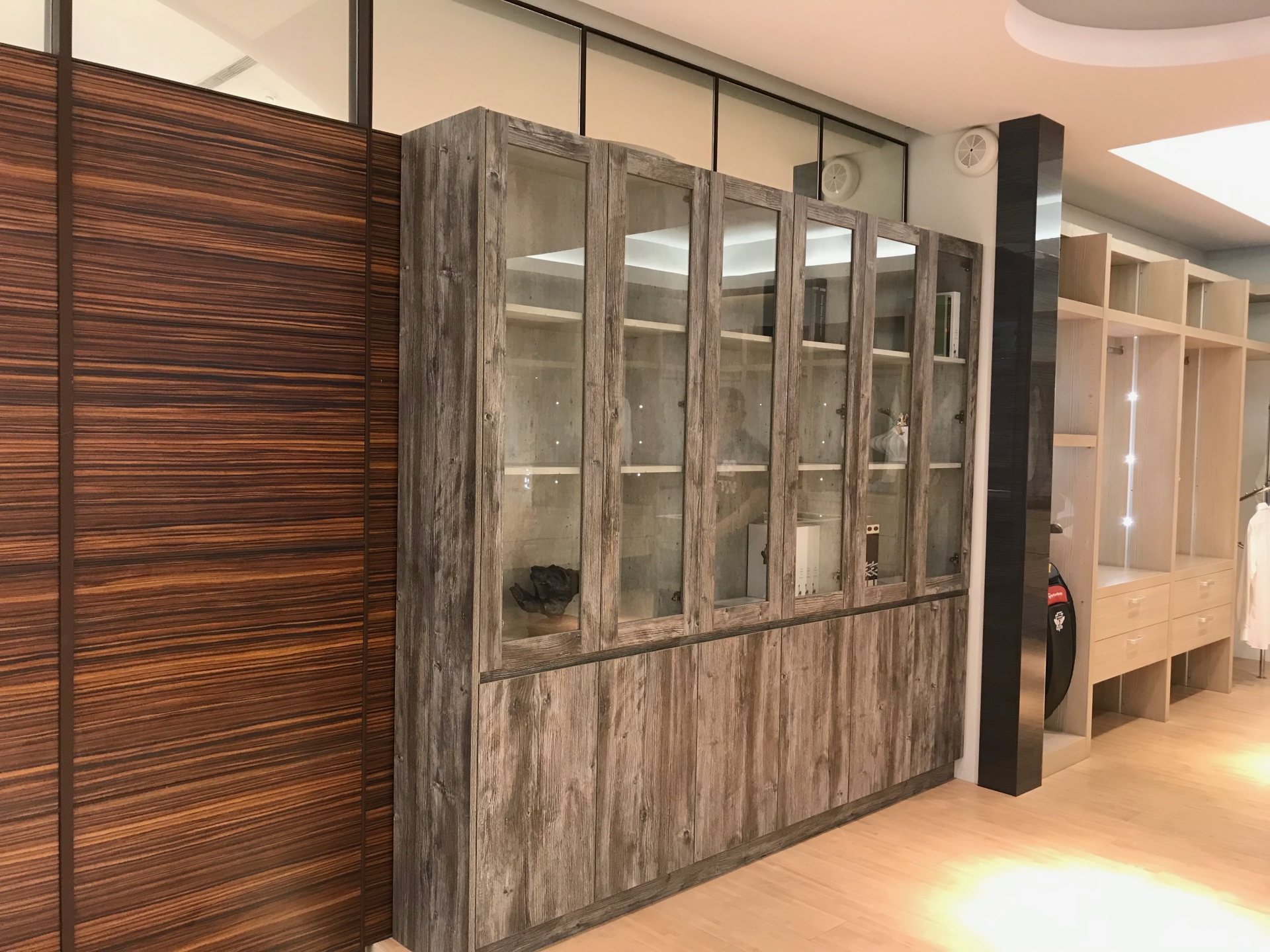 展示書櫃及書桌