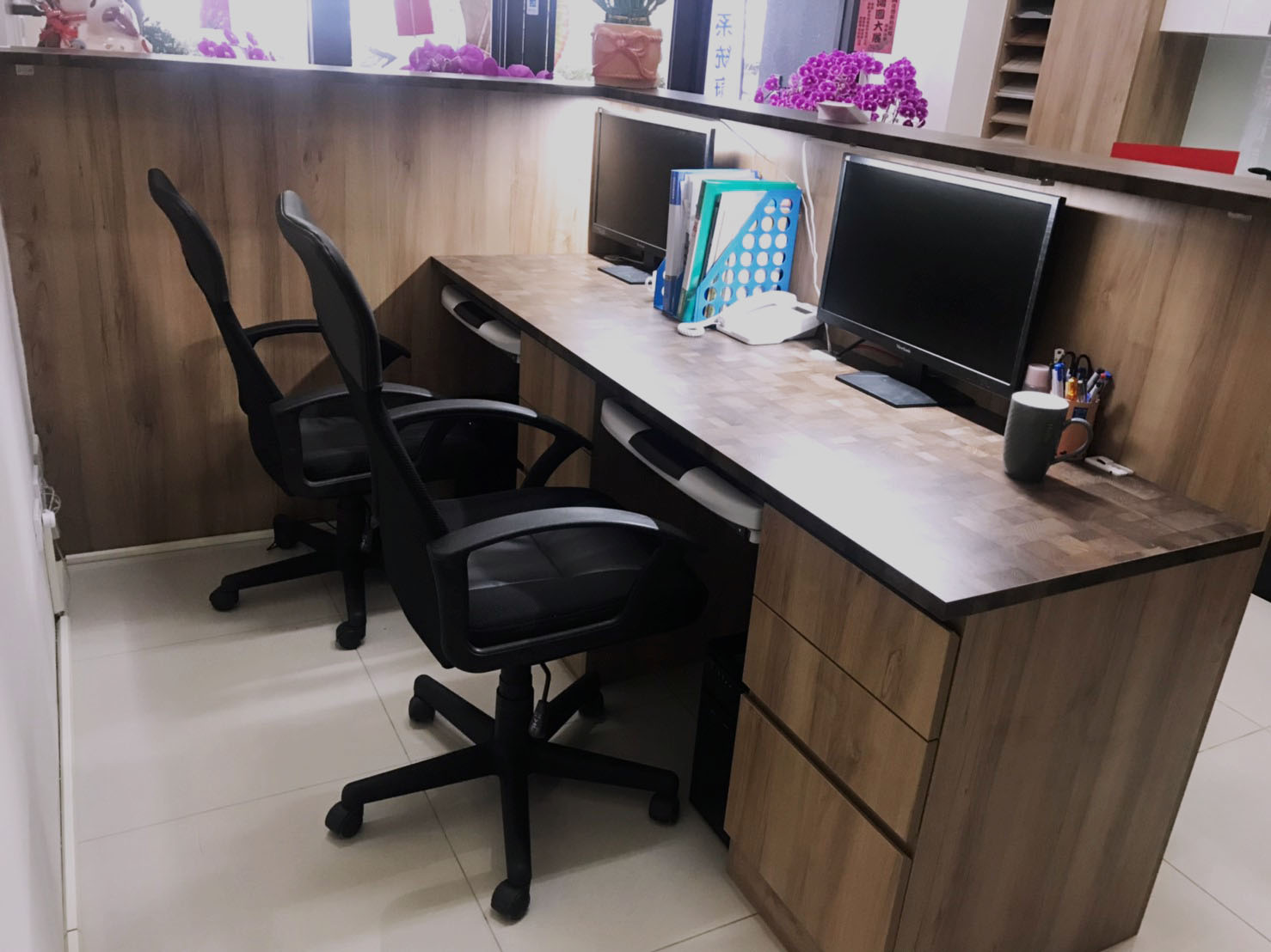 展示書櫃及書桌