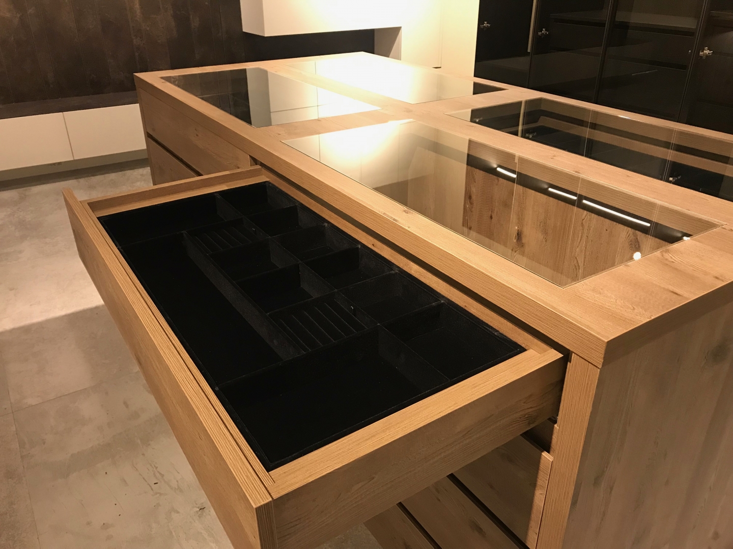 展示開放式衣櫃