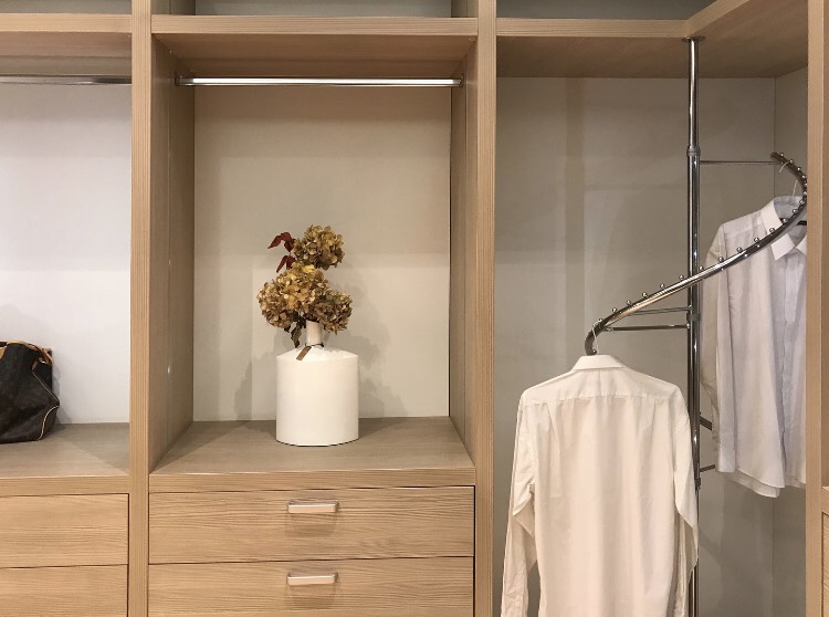 展示開放式衣櫃