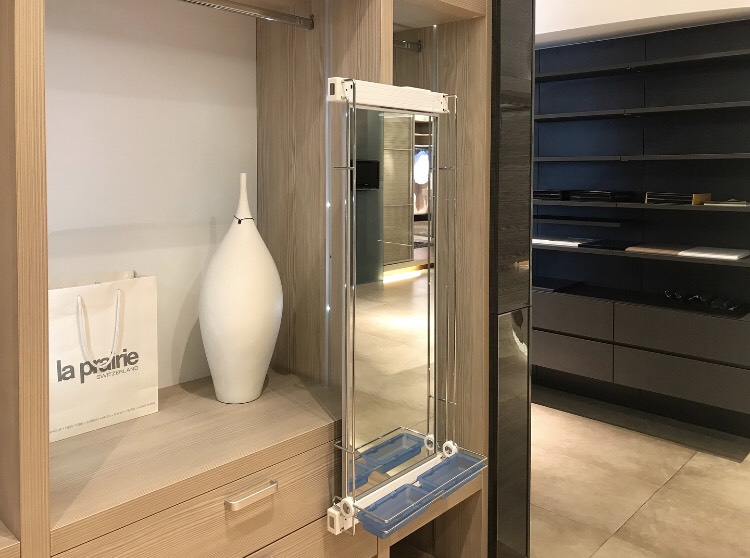 展示開放式衣櫃