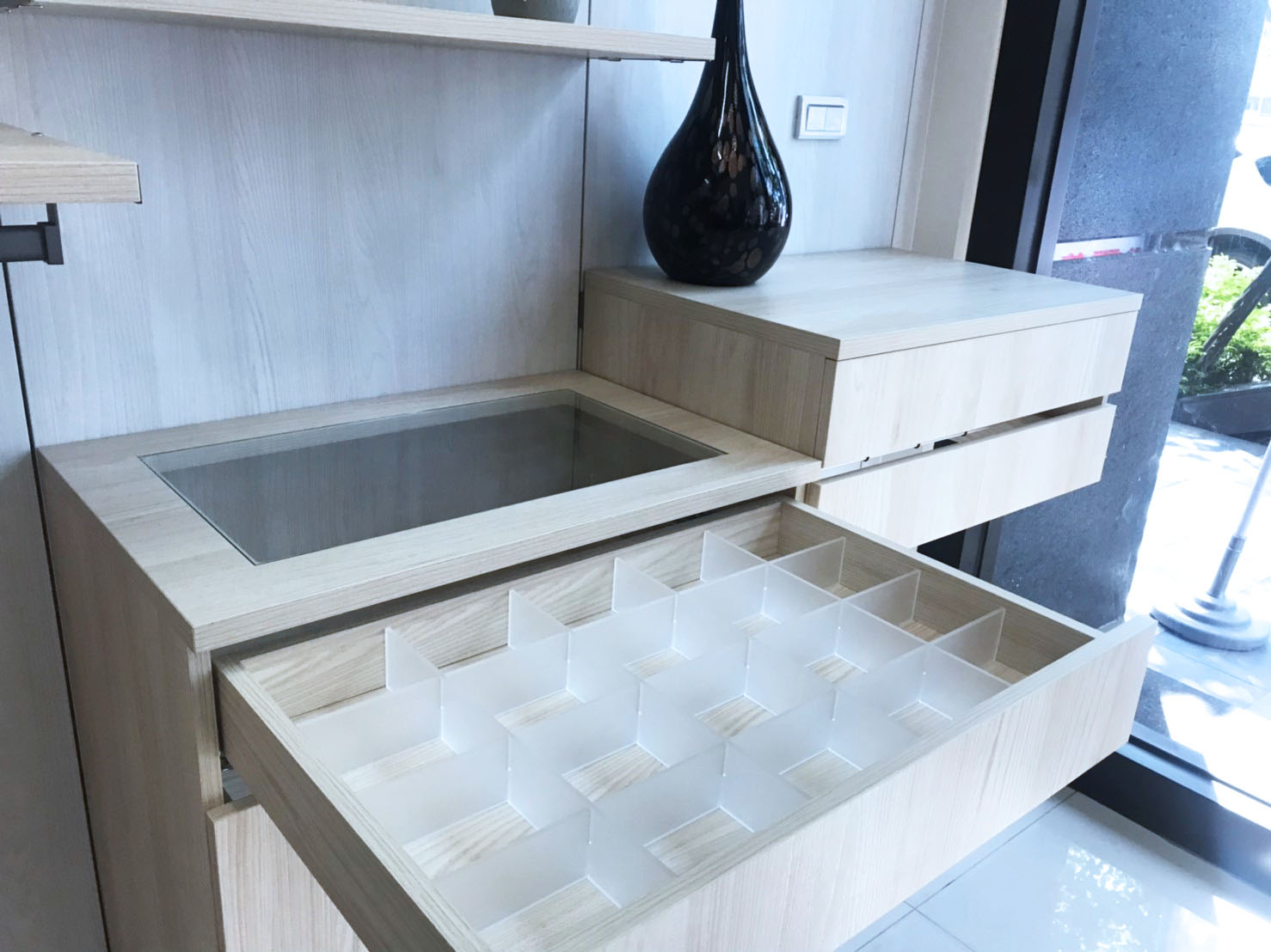 展示開放式衣櫃