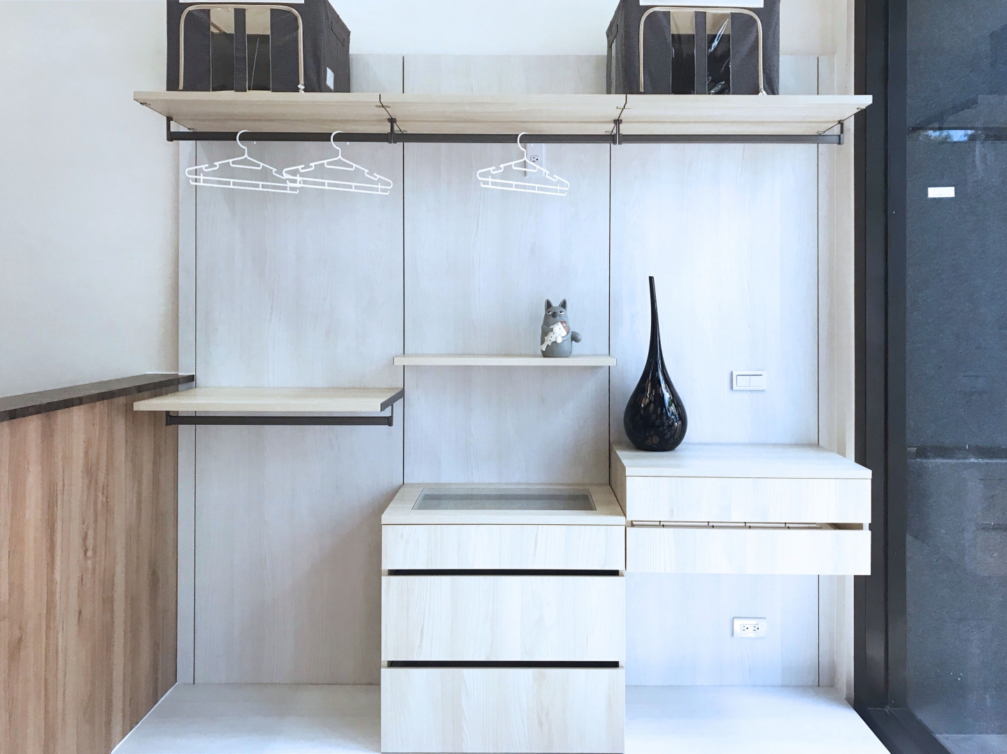 展示開放式衣櫃